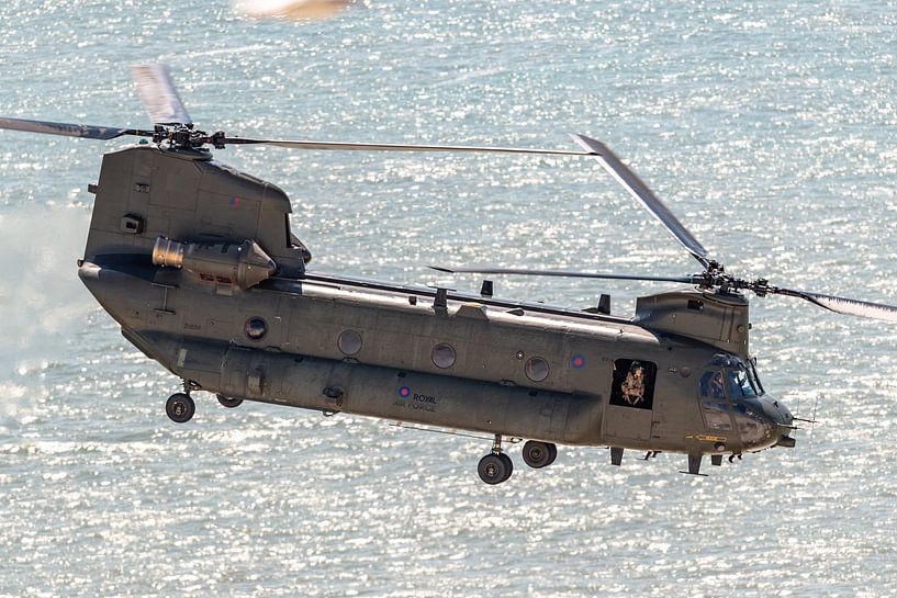 Flyby of a Royal Air Force Boeing CH-47 Chinook at Beachy Head. by Jaap van den Berg