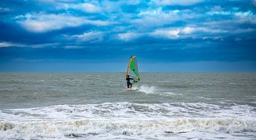 Surfer auf dem Meer bei Westkapelle von MSP Canvas