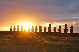 Zonsopkomst op Paaseiland von Ilona de Vries