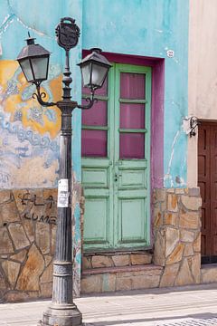 Maison dans une rue du centre de Salta sur Jolanda van Eek en Ron de Jong