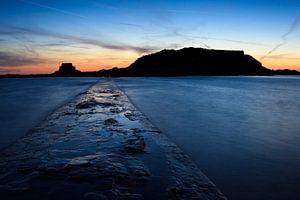 Pad naar de ruine in Saint Malo van Ron ter Burg