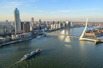 Rotterdam skyline zonsondergang aan de Nieuwe Maas met de Erasmusbr van Sjoerd van der Wal Fotografie