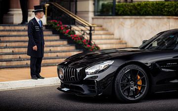 Mercedes AMG GTR pour l'Hôtel de Paris sur Ricardo van de Bor