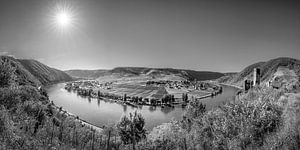 Beilstein Moselschleife in schwarz-weiß