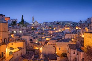 Blaue Stunde über den Sassi di Matera, Basilikata, Italien