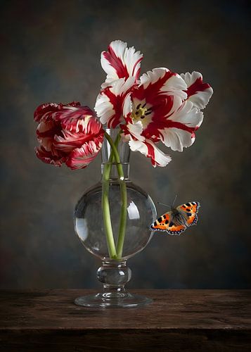 Royal Bloom - Modern still life by Fine Art Flower - Artist Sander van Laar