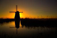 Zon achter molen