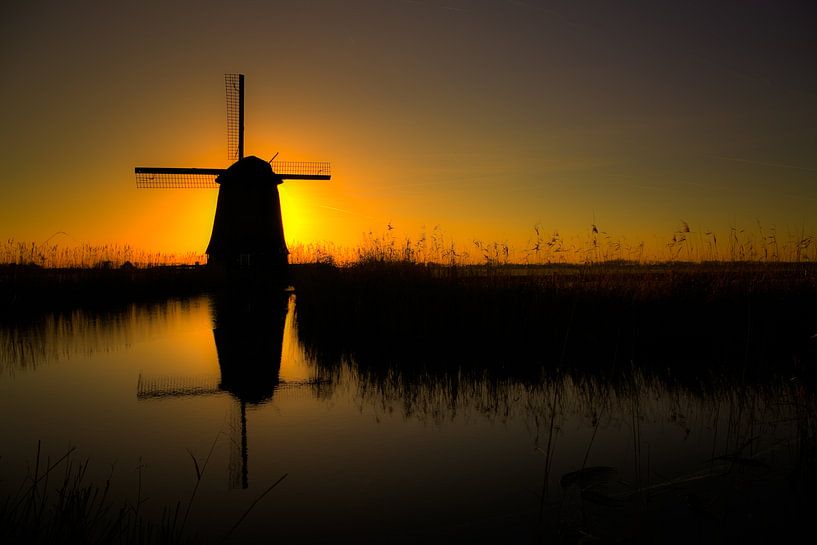 Zon achter molen by Jan Siebring