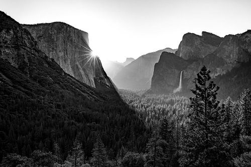 Lever de soleil dans la vallée de Yosemite sur Thomas Klinder