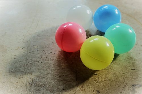 Speelgoed ballen veraf van hou2use