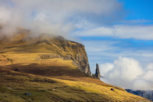 Laaghangende wolken op Esturoy - Faeröer 