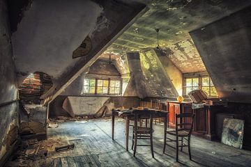 Altes Schulzimmer in einer verlassenen Villa