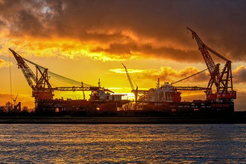 Kranichschiffe Thialf und Sleipnir Sonnenuntergang