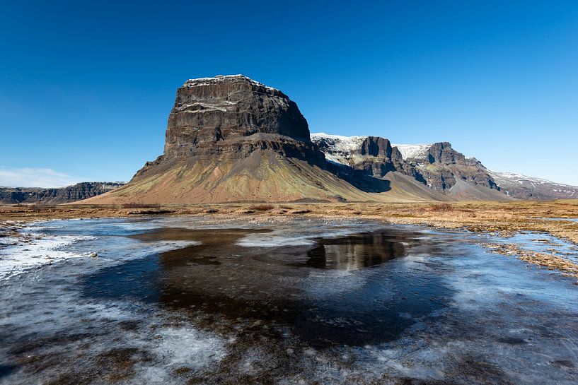Lómagnúpur: Keeper in Ice and Legends by Gerry van Roosmalen