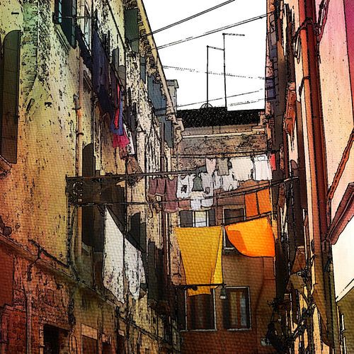 Lessive sur la ligne de démarcation entre les maisons à Venise, Italie