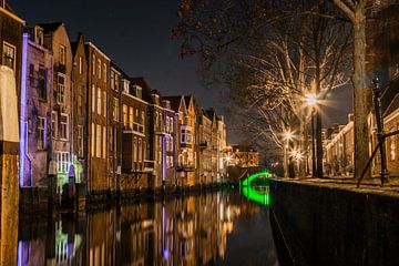 Verlichte Pottenkade in Dordrecht van Lizanne van Spanje