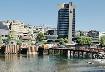 Der Primitivo Containerturm an der Limmat