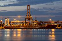 Container in der Nacht