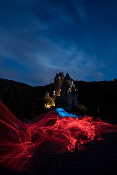 Sprookjesachtig kasteel Eltz met melkweg