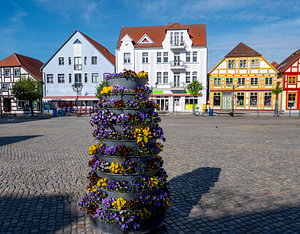 Straße in der Altstadt der Hansestadt Rostock in Deutschland