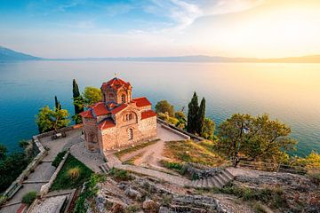 Sonnenuntergang in der Kirche St. Jovan Kaneo in Ohrid, Nordmazedonien von Ruben Philipse