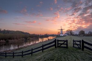 Windmill De Vlinder on the river Linge in the Betuwe