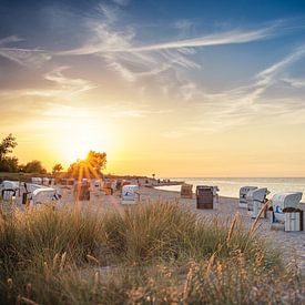HEILIGENHAFEN | Strandkörbe im Sonnenuntergang am Ostsee Strand von Olliventure