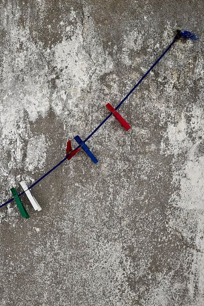 Pinces à linge colorées Burgau Algarve. par Marieke van der Hoek-Vijfvinkel