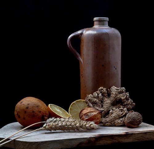 stilleven met kruik en voedsel