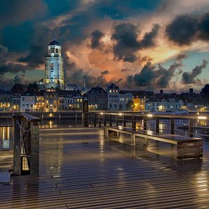 Deventer Stadsgezicht bij nacht vierkant van Peter Bolman