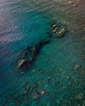 Luftaufnahme des Schiffswracks Amed bei Bali von Ewold Kooistra