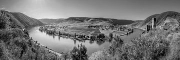 Beilstein Moselschleife in schwarz-weiß