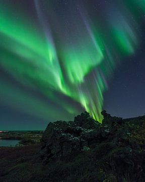 Noorderlicht boven lavagrond in IJsland