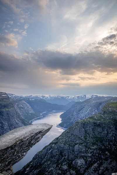 Coucher de soleil à Trolltunga par Idphotography