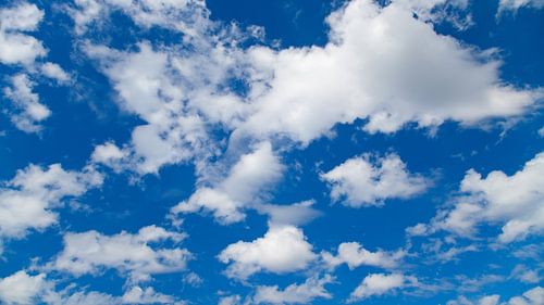 Blauwe lucht