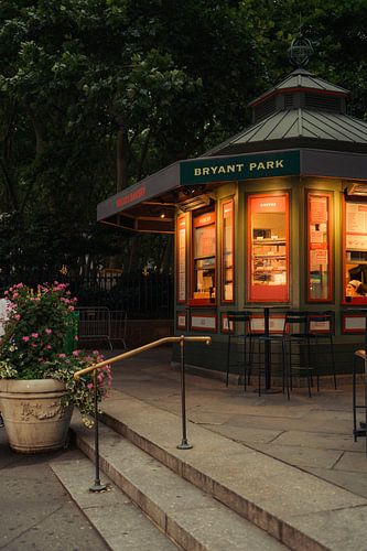 Nächtlicher Kiosk im Bryant Park