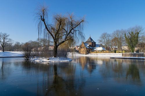 kasteel meezenbroek gezien vanuit het park