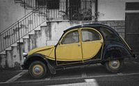 Citroën 2CV on black and white background