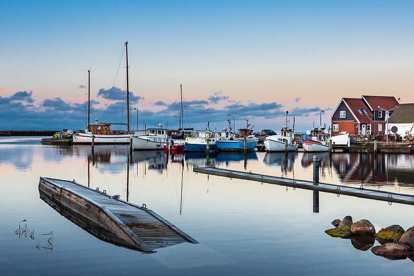 Blick auf den Hafen von Klintholm Havn in Dänemark von Rico Ködder