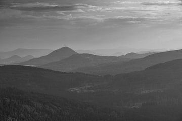 Das Lausitzer Gebirge- aufgenommen von der Lausche von Holger Spieker
