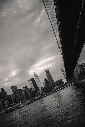 Artistiek perspectief: Brooklyn Bridge en skyline