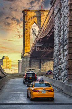 Yellow Cab Brooklyn bridge van John van den Heuvel