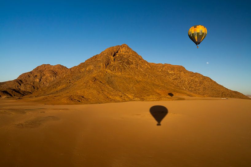 Balloon shadow by Willemijn Wolthaus