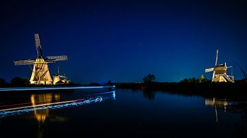 Historische windmolens bij Kinderdijk in de avond van Erwin Pilon