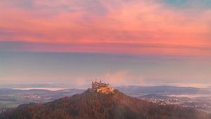 Burg Hohenzollern bei Sonnenaufgang, Baden-Württemberg, Deutschland