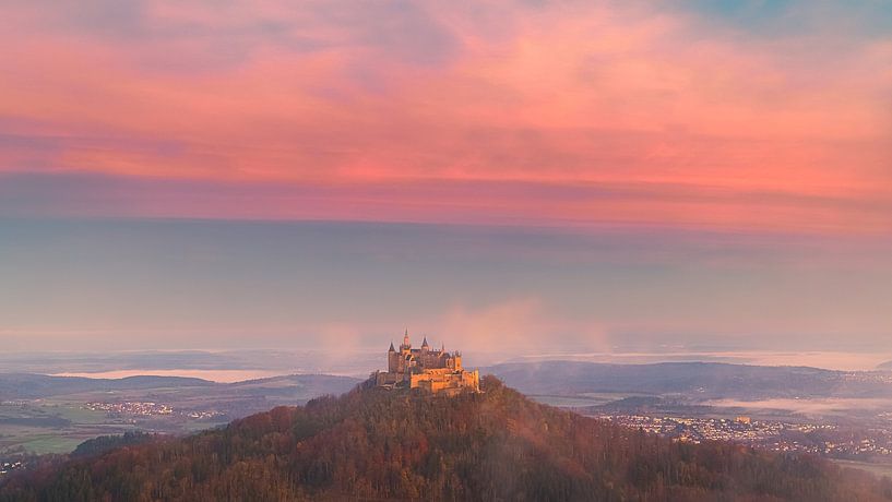 Burg Hohenzollern bei Sonnenaufgang, Baden-Württemberg, Deutschland von Henk Meijer Photography