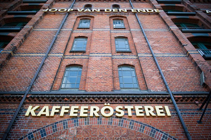 Hamburg - Blick in die Speicherstadt an der Kaffeerösterei von Jörg B. Schubert