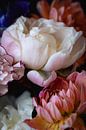 Flowers as still life by Moniek Kuipers thumbnail