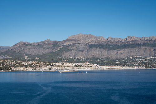 Kustplaats Altea, bergen en de blauwe zee