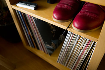 Teller und Tanzschuhe